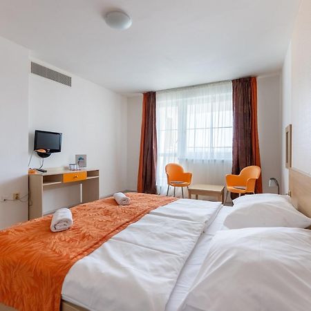Hotel And Park Divoka Voda Bratislava Dış mekan fotoğraf